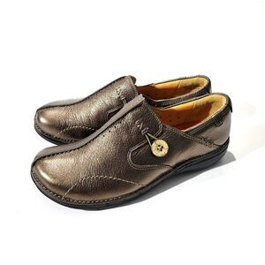 Clarks  Metallic womens Slip on loafers sz 7.5W